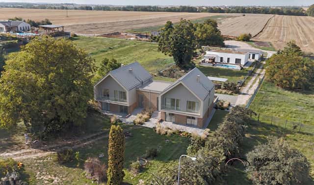 Prodej stavebního pozemku 676 m², Posvícenská náves, Hostouň, okres Kladno