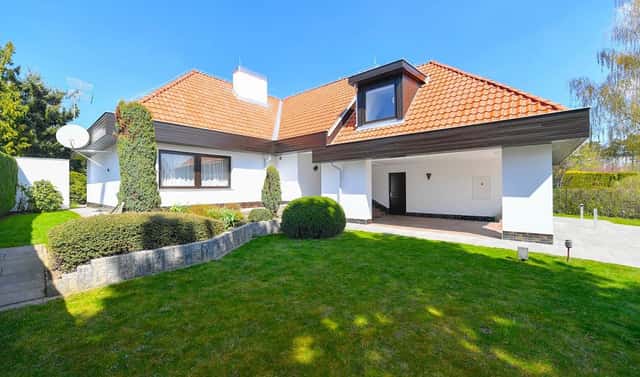 Pronájem kanceláře 417 m², Vestec, okres Praha-západ