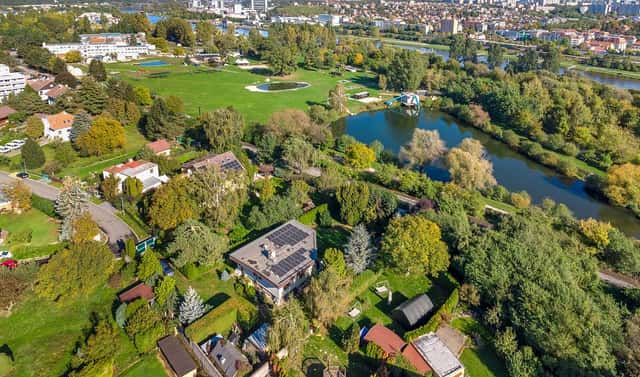 Prodej stavebního pozemku 2 041 m², K zahradám, Praha 5 – Lahovice
