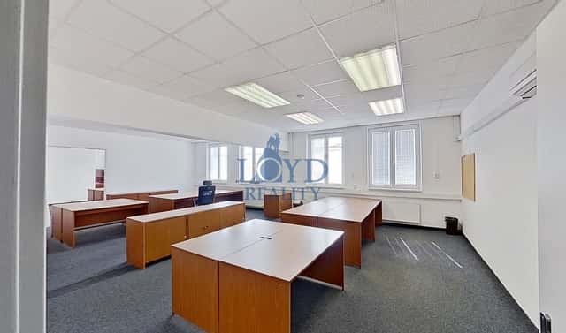 Pronájem kanceláře 30 m², Závodu míru, Karlovy Vary – Stará Role