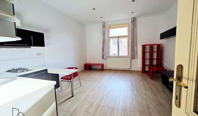 Pronájem bytu 1+kk 27 m², náměstí Generála Kutlvašra, Praha 4 – Nusle