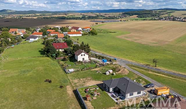 Prodej stavebního pozemku 1 000 m², Chlustina, okres Beroun
