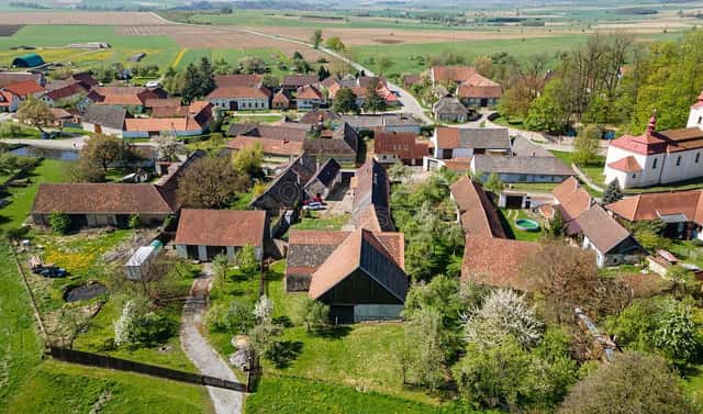 Prodej domu 350 m² s pozemkem 7 530 m², Krasonice, okres Jihlava