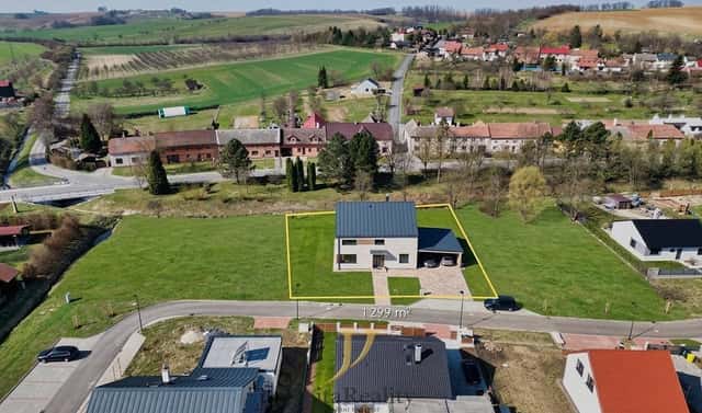 Prodej stavebního pozemku 1 299 m², Hradčany, okres Přerov
