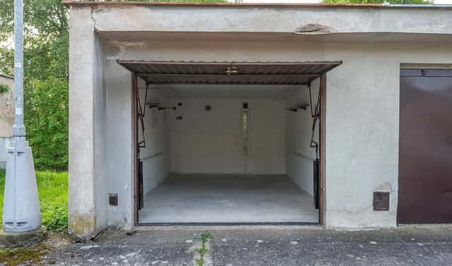 Prodej garáže - Pouchov, Vážní, Hradec Králové – Slezské Předměstí