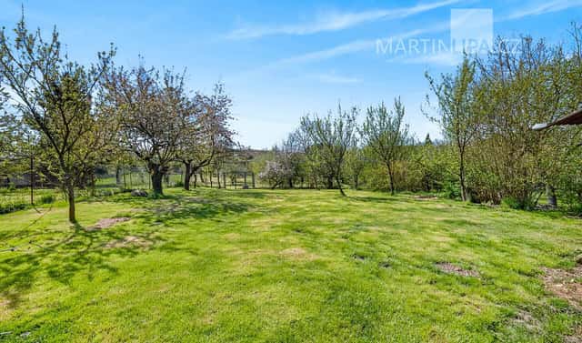 Prodej stavebního pozemku 1 210 m², Kamenný Přívoz – Hostěradice, okres Praha-západ