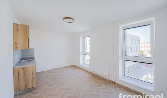 Pronájem bytu 1+kk 26 m², náměstí Míru, Veselí nad Moravou, okres Hodonín