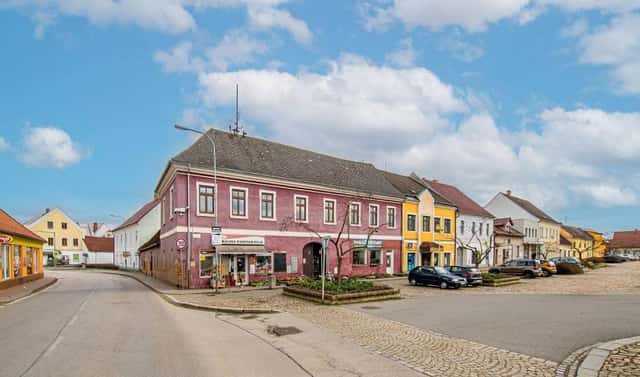 Prodej obchodních prostor 550 m², nám. J. Hrubého, Kardašova Řečice, okres Jindřichův Hradec