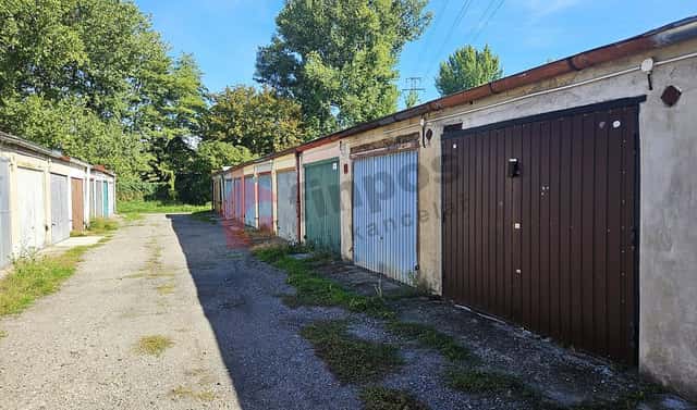 Prodej Garáže 18m2, lokalita u Kauflandu - Mělník, Bezručova, Mělník