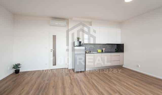 Pronájem bytu 1+kk 37 m², třída Míru, Pardubice – Zelené Předměstí