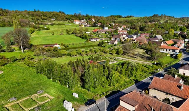 Prodej stavebního pozemku 1 877 m², Podhořany u Ronova, okres Chrudim