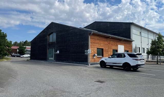 Pronájem obchodních prostor 400 m², Karlštejnská, Tachlovice, okres Praha-západ