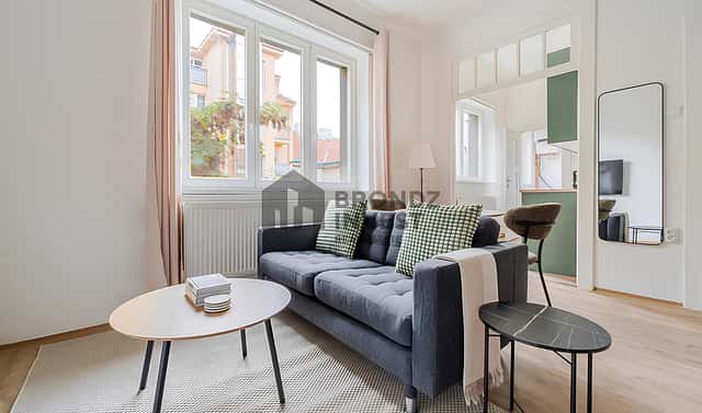 Pronájem bytu 1+kk 36 m², Ostrovského, Praha 5 – Smíchov