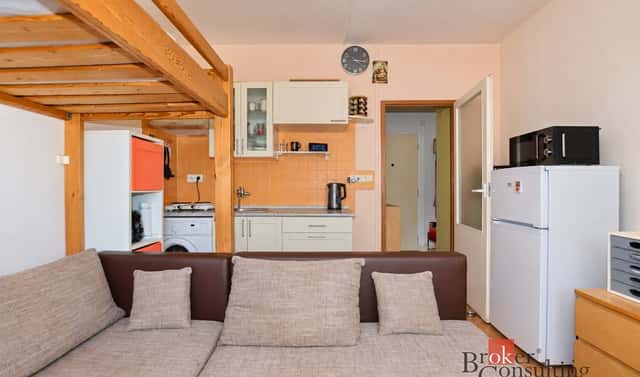 Pronájem bytu 1+kk 20 m², Na Dlouhých, Plzeň – Doubravka, okres Plzeň-město