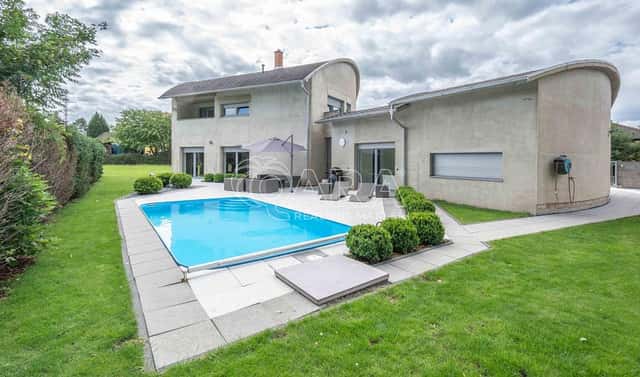 Prodej domu 274 m² s pozemkem 1 211 m², Seifertova, Neratovice, okres Mělník