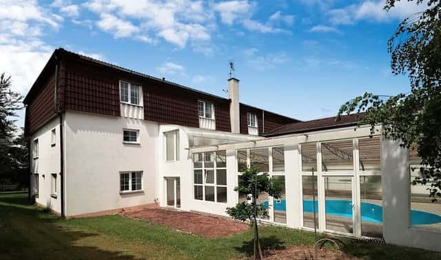 Prodej domu 1 085 m² s pozemkem 2 112 m², Chocerady – Komorní Hrádek, okres Benešov