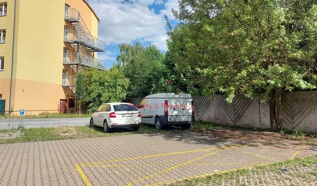 Prodej dvou parkovacích stání Klecany ul. V Honech, Klecany, okres Praha-východ