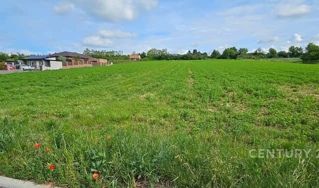 Prodej stavebního pozemku 1 379 m², Moravský Krumlov, okres Znojmo