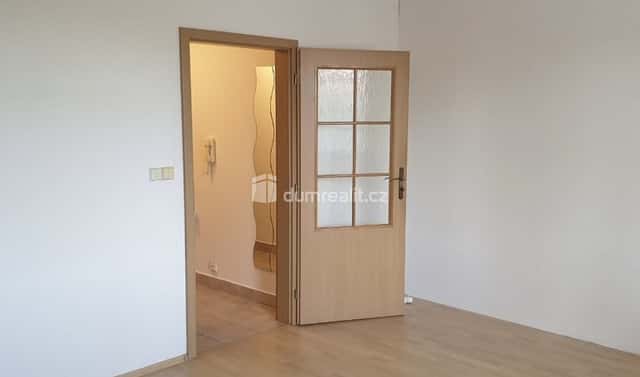 Pronájem bytu 1+kk 27 m², Pražská, Praha 10 – Hostivař