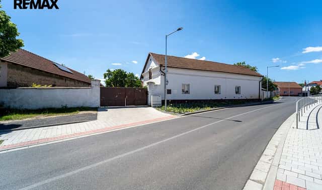 Prodej domu 140 m² s pozemkem 2 563 m², Pečecká, Pečky – Velké Chvalovice, okres Kolín
