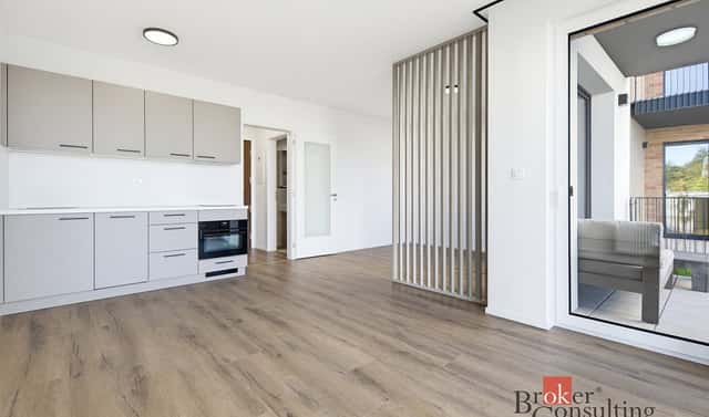 Pronájem bytu 1+kk 35 m², Na Střezině, Hradec Králové