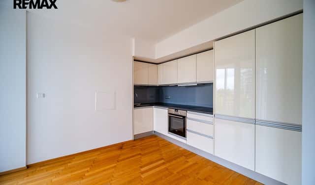Pronájem bytu 1+kk 44 m², Pitterova, Praha 3 – Žižkov