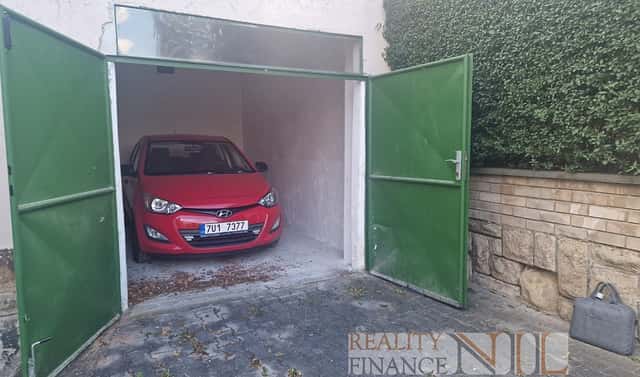 Nabízíme k prodeji pěknou prostornou garáž, Karlovarská, Plzeň – Severní Předměstí, okres Plzeň-město