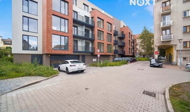 Pronájem bytu 2+kk 62 m², Na Střezině, Hradec Králové