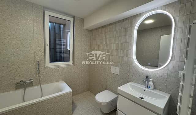 Pronájem bytu 1+kk 32 m², Petrohradská, Praha 10 – Vršovice