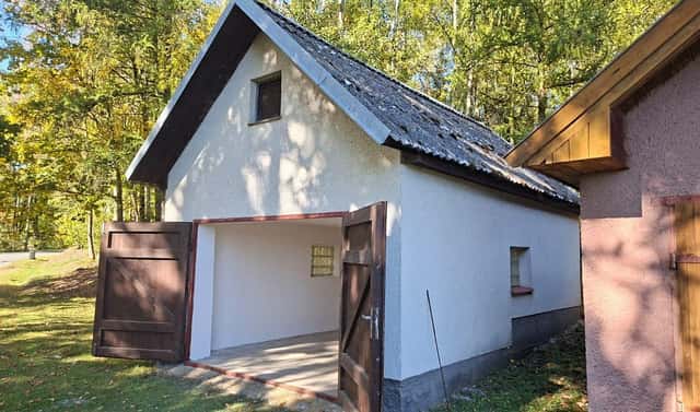 Prodej patrová garáž, úložný prostor, zastavěná plocha 24 m2, Horní Radouň, okr. Jindřichův Hradec., Horní Radouň, okres Jindřichův Hradec