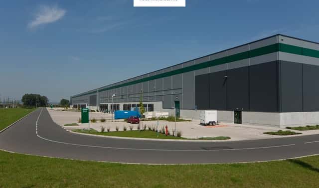 Pronájem skladovacích prostor 5 667 m², Úžice, okres Mělník
