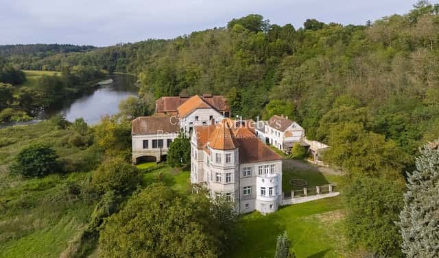 Prodej domu 350 m² s pozemkem 99 663 m², Lozice, okres Chrudim