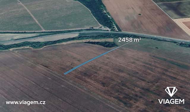 Prodej pole 2 458 m², Louka, okres Hodonín