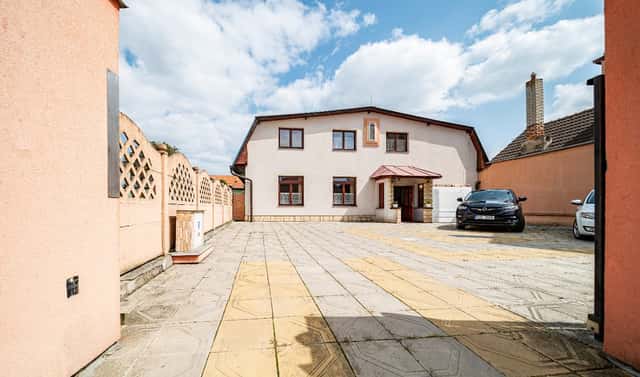 Prodej obchodních prostor 500 m², Nedakonice, okres Uherské Hradiště