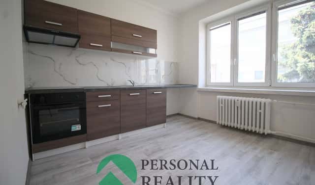 Pronájem bytu 2+1 62 m², Jednoty, Sokolov