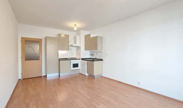 Pronájem bytu 1+kk 28 m², Zderadova, Brno – Trnitá, okres Brno-město