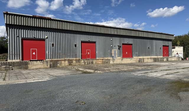 Pronájem skladovacích prostor 1 100 m², K Cihelně, Veleň, okres Praha-východ