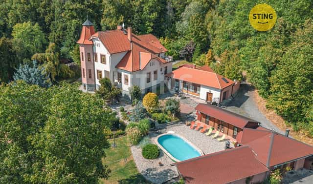 Prodej domu 500 m² s pozemkem 3 392 m², Hroubovice, okres Chrudim