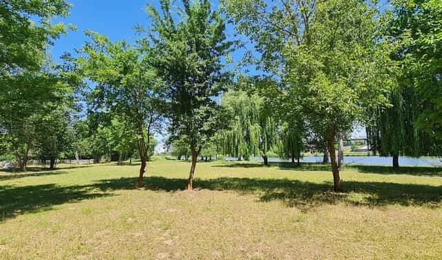 Prodej pozemku 10 828 m², Praha 5 – Lahovice
