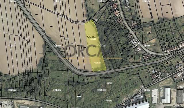 Prodej pole 3 758 m², Zlín