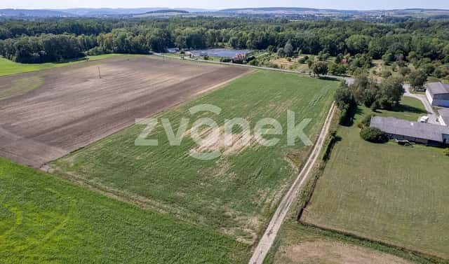 Prodej komerčního pozemku 12 000 m², Chropyně – Plešovec, okres Kroměříž