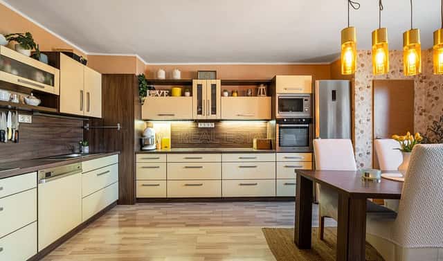 Prodej bytu 3+1 89 m², Nádražní, Ostrov, okres Karlovy Vary