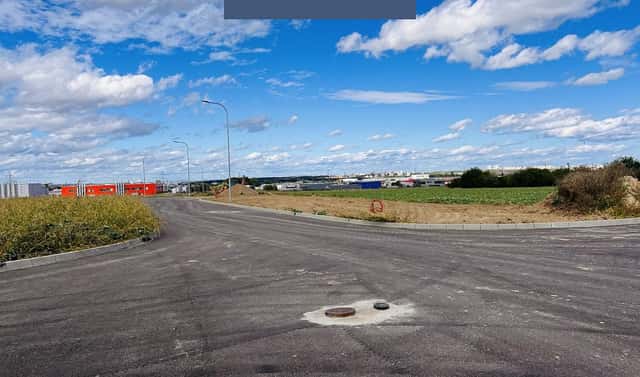 Prodej komerčního pozemku 15 258 m², Hodkovická, Vestec, okres Praha-západ