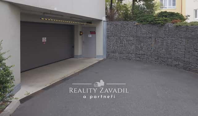 Prodej garážového stání 13 m2, Praha - Kyje, Pelušková, Praha 9 – Kyje