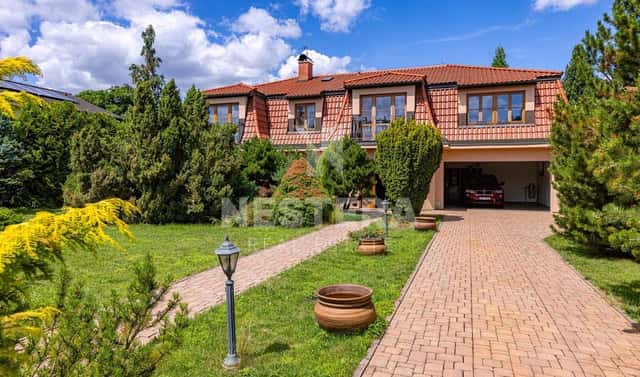 Prodej domu 444 m² s pozemkem 2 325 m², Průběžná, Vestec, okres Praha-západ