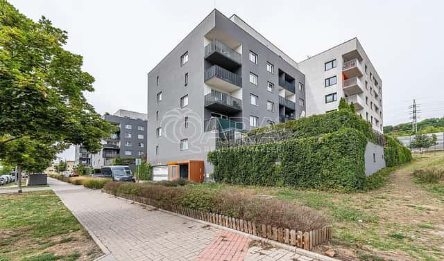 Prodej bytu 1+kk 33 m², Strnadových, Praha 9 – Vysočany