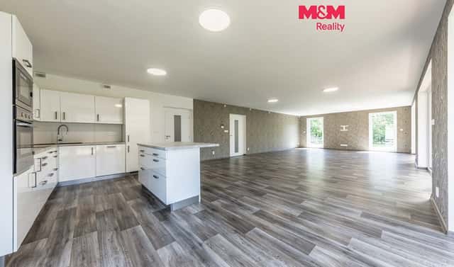 Prodej domu 341 m² s pozemkem 800 m², Jižní, Líbeznice, okres Praha-východ
