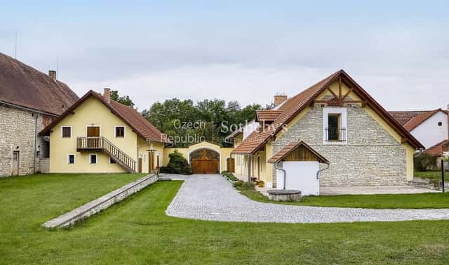 Prodej domu 350 m² s pozemkem 7 500 m², Lozice, okres Chrudim