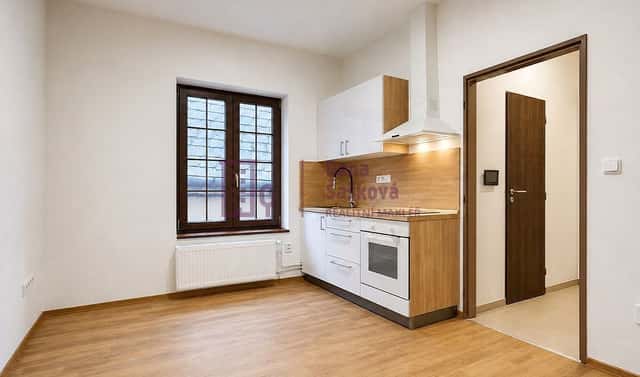 Pronájem bytu 1+kk 20 m², nám. Míru, Jindřichův Hradec – Jindřichův Hradec I