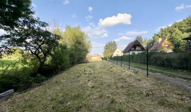 Prodej komerčního pozemku 1 794 m², Žerotín, okres Louny